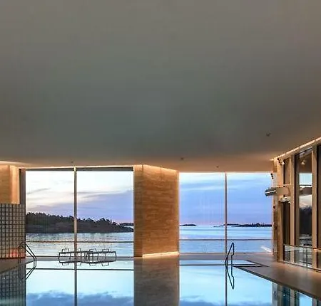 Regatta Hotel