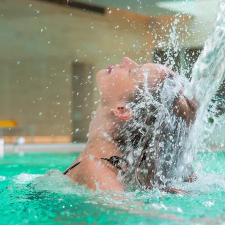Regatta מלון האנקו